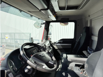 Foto del interior 1: Camión caja cerrada MAN TGM 26.340 6x2-4 LL TGM 26.340 6x2-4 LL, Getränkekoffer, Lenk-/Liftachse, LBW MBB, 2x AHK