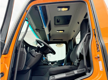 Foto del interior 1: Leasing de Mercedes-Benz Arocs 2633 6x4, Automatik, 2x Nebenantrieb Arocs 2633 6x4, 2x Nebenantrieb Mercedes-Benz Arocs 2633 6x4, Automatik, 2x Nebenantrieb Arocs 2633 6x4, 2x Nebenantrieb