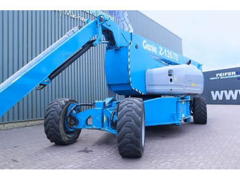Plataforma articulada Genie ZX135/70 Diesel, 4x4x4 Drive, 43m Working Height,: foto 3