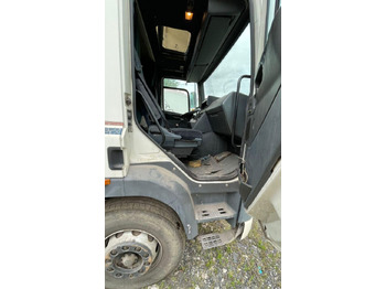Cabeza tractora DAF CF 85: foto 5