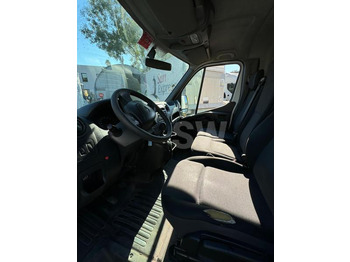 Foto del interior 1: Furgoneta caja cerrada Renault Master DCI 145