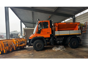 Camión Unimog U400 4x4, Winterdienst, Schild+Streuer: foto 3
