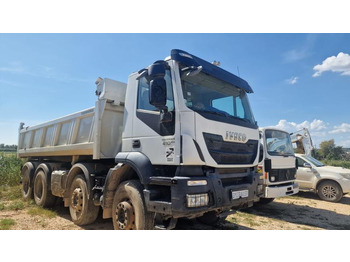Camión volquete IVECO Trakker