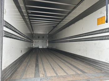 Semirremolque caja cerrada Fruehauf FSR MD4 / Box / Loadlift 2000 kg / Lift axle: foto 3 Semirremolque caja cerrada Fruehauf FSR MD4 / Box / Loadlift 2000 kg / Lift axle: foto 3