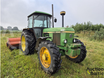 Tractor JOHN DEERE