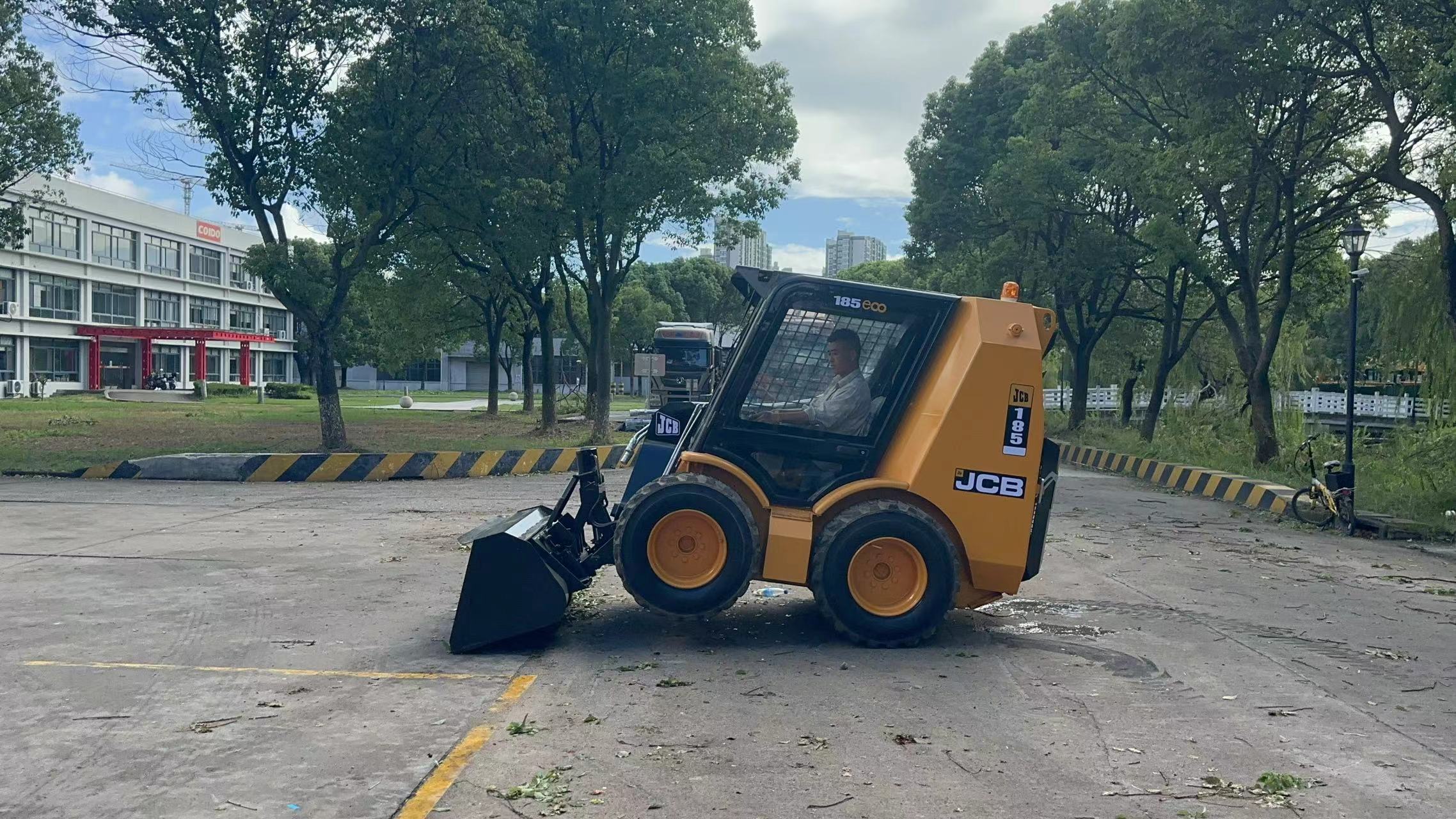 Minicargadora JCB ROBOT 185