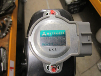 Cabina e interior para Camión MITSUBISHI FUSO THROTTLE PEDAL UNIT COMPLETE INCLUDING SENSOR MK386457: foto 2