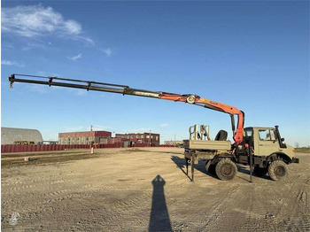 Camión volquete UNIMOG