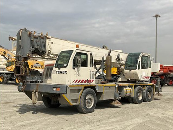 Grúa sobre orugas TEREX