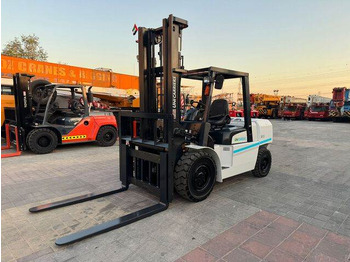 Carretilla elevadora diésel UNICARRIERS