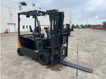 Carretilla elevadora eléctrica Doosan B30X-7 PLUS: foto 4