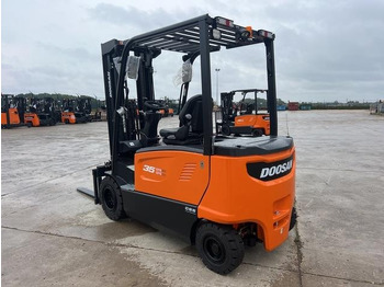 Carretilla elevadora eléctrica Doosan B35X-7 PLUS: foto 2