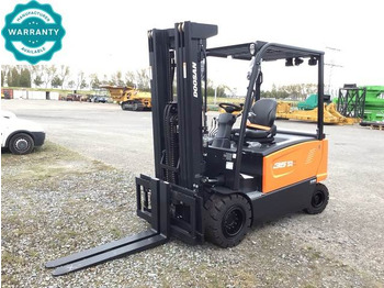 Carretilla elevadora eléctrica DOOSAN