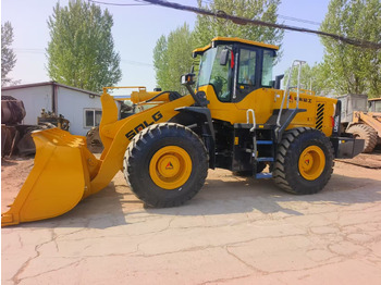 Cargadora de ruedas SDLG