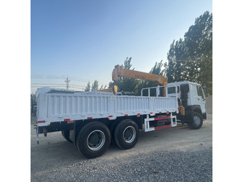Camión grúa SINOTRUK HOWO