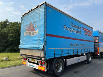 Remolque con toldo KRONE