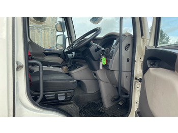 Camión caja cerrada Daf LF 180: foto 5