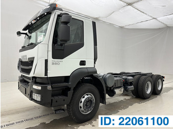 Camión chasis IVECO Trakker