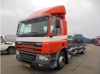 Camión caja cerrada DAF CF