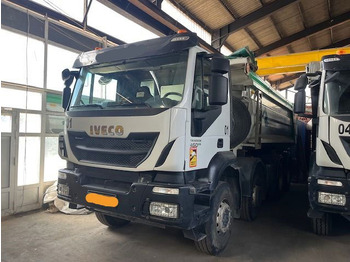 Camión volquete IVECO Trakker