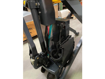 Transpaleta 5 (five) scissor pallet truck with electric drive and quick lift pump Jungheinrich model TMX-E 10: foto 5