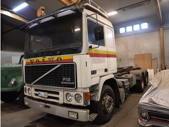 Camión portacontenedor de cadenas VOLVO F12