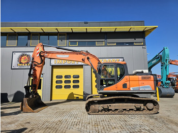 Excavadora de cadenas DOOSAN DX180