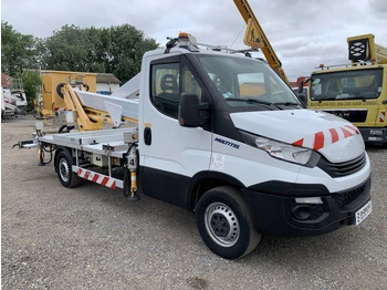 Camión con plataforma elevadora IVECO Daily