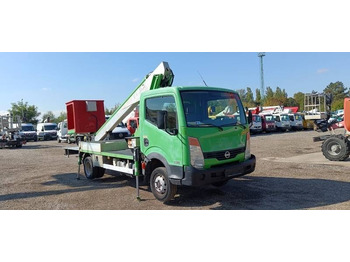 Camión con plataforma elevadora NISSAN