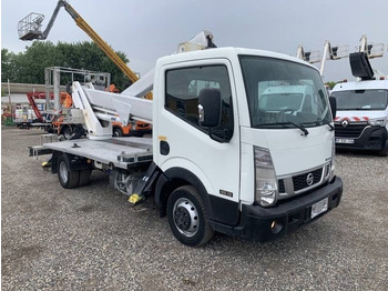 Camión con plataforma elevadora NISSAN