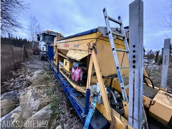 Implemento para Maquinaria de construcción 2011 FALKÖPING C5 SANDSPREDER 5.0 M³ MED VÆSKETANK: foto 4 Implemento para Maquinaria de construcción 2011 FALKÖPING C5 SANDSPREDER 5.0 M³ MED VÆSKETANK: foto 4