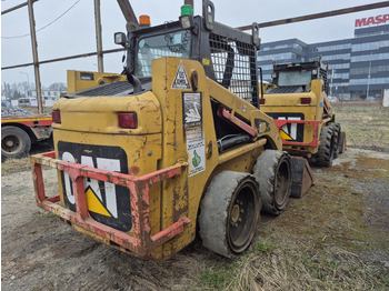 Minicargadora CATERPILLAR 216B3: foto 5