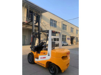 Carretilla elevadora diésel TCM FD30 Forklift: foto 2