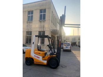 Carretilla elevadora diésel TCM FD30 Forklift: foto 4