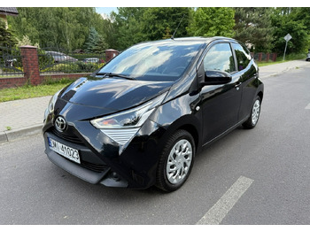 Hatchback TOYOTA