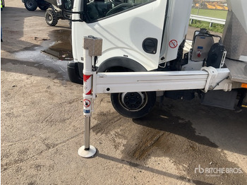 Camión con plataforma elevadora 2015 Nissan Cabstar 2015 Palfinger P260B 230 kg Str ... Boom Truck: foto 5