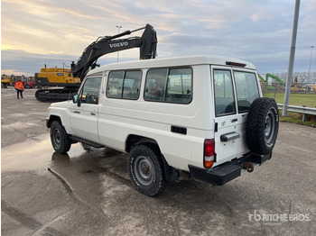 SUV/ Todoterreno 2018 Toyota Land Cruiser 4WD SUV: foto 2