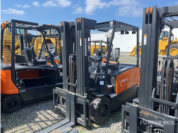 Carretilla elevadora eléctrica DOOSAN