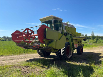 Cosechadora de granos CLAAS Dominator