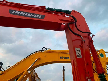 Excavadora de cadenas Doosan DX 225 LC: foto 3
