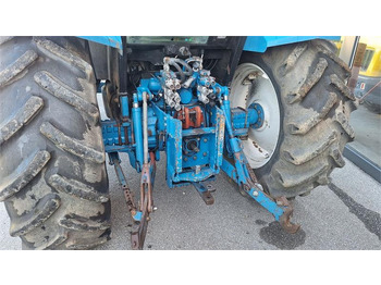 Tractor Ford 8240: foto 4 Tractor Ford 8240: foto 4