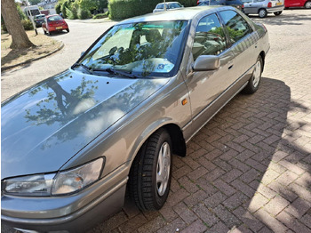 Sedan TOYOTA