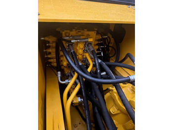 Excavadora KOMATSU PC220