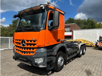 Camión multibasculante MERCEDES-BENZ Arocs 2651