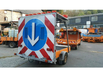 Remolque Fahrbare Absperrtafel Verkehrsleitanhänger verkehrsicherungsanhän: foto 4