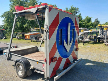 Remolque Trebbiner Absperrtafel AMD Verkehrsleittafel Vz616: foto 3