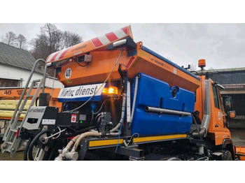 Esparcidor de sal UNIMOG