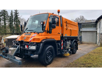 Barredora vial UNIMOG U400