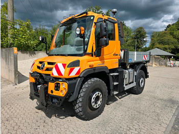 Máquina quitanieve UNIMOG