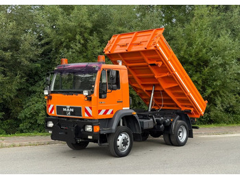 Camión volquete UNIMOG